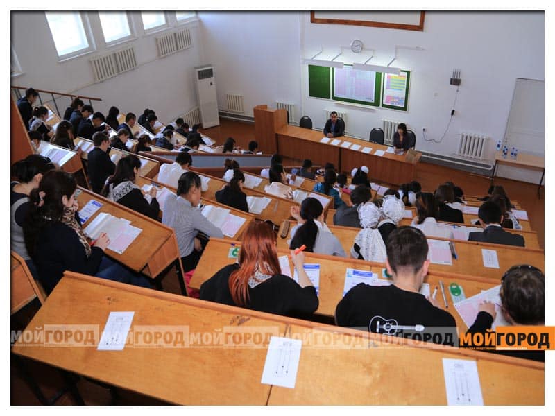 В Атырау более 15% всех участников ЕНТ получили «двойки»