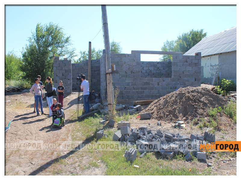 Многодетная семья из Уральска, пострадавшая в пожаре, просит помощи