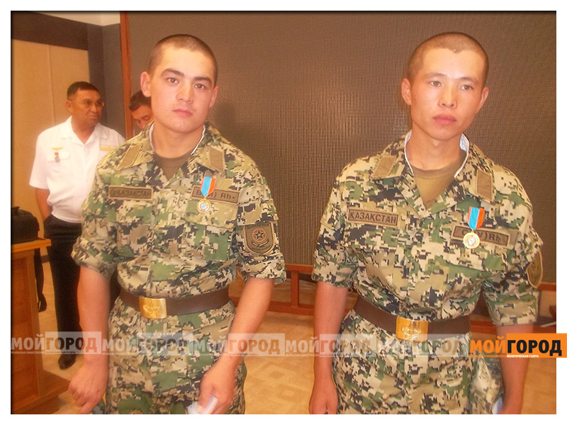 В Атырау наградили ликвидаторов ЧС во время схода вагонов