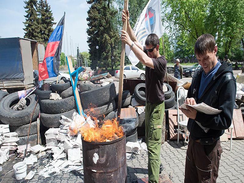 Перемирие на востоке Украины прерывается обстрелами