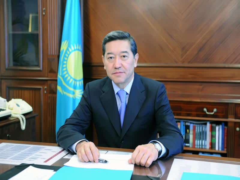 Нурсултан Назарбаев принял отставку Серика Ахметова