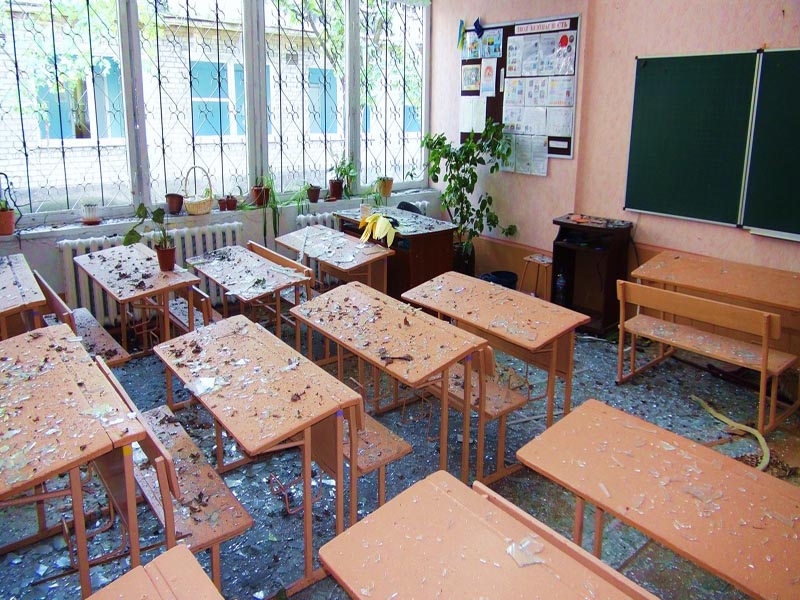 В школах Луганска и Донецка начался учебный год