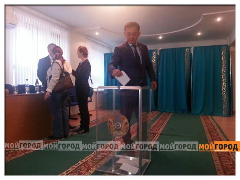 В Уральске прошли выборы депутатов в сенат парламента - победил Мукаев