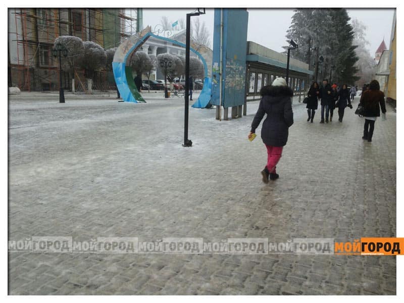 Уральцев просят быть аккуратнее в гололед