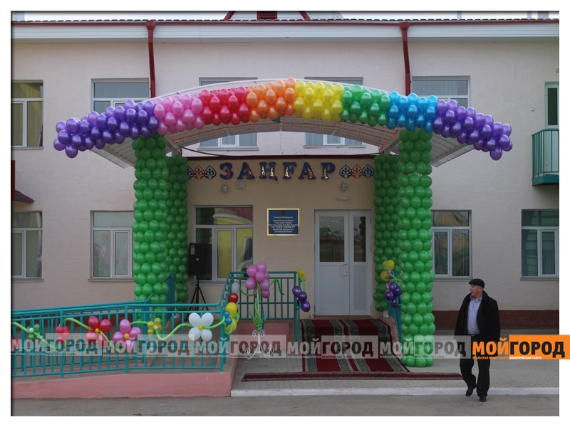 Из больницы выписали мальчика, выпавшего из окна детсада в Уральске