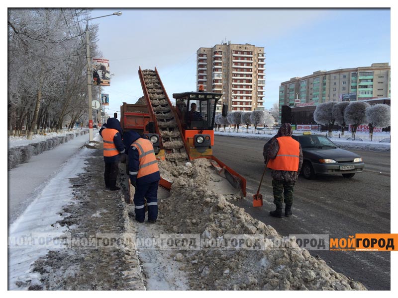 Из-за обильного снегопада коммунальщики Уральска работают в усиленном режиме