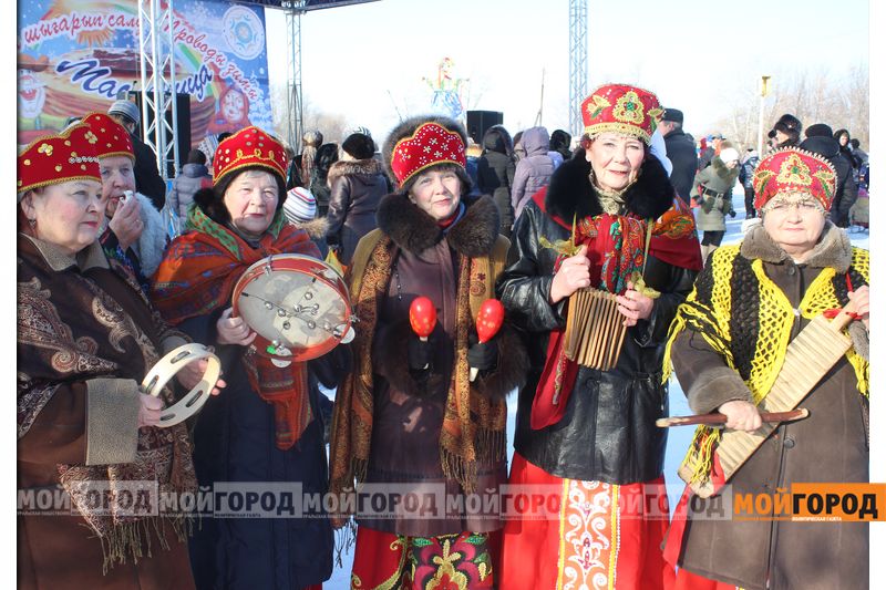 Тысячи уральцев проводили в Уральске зиму (фото, видео)