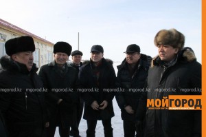 Аким ЗКО рассказал сельчанам, в какие села построят дороги в этом году