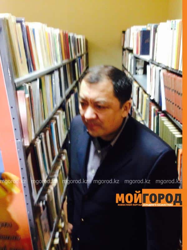 Аким ЗКО посоветовал жителям Сырымского района прочитать книгу «Тар кезең»