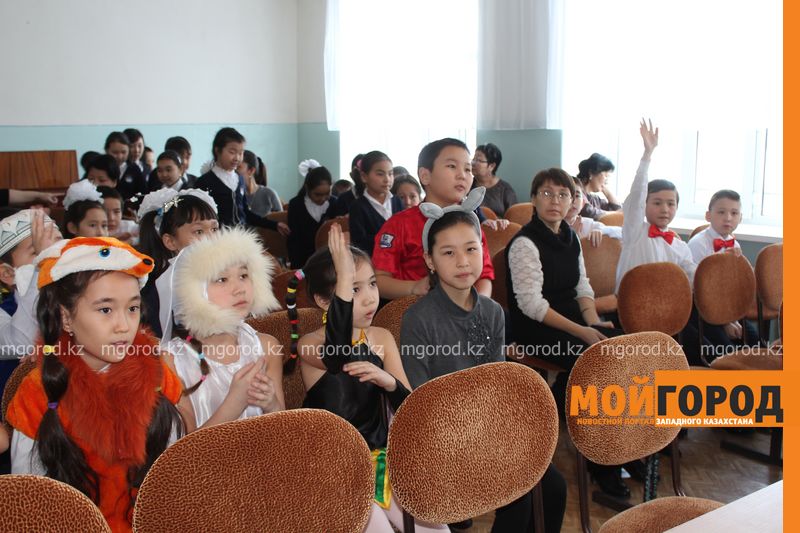 В Уральской школе дети показали сценку про лису-вымогательницу