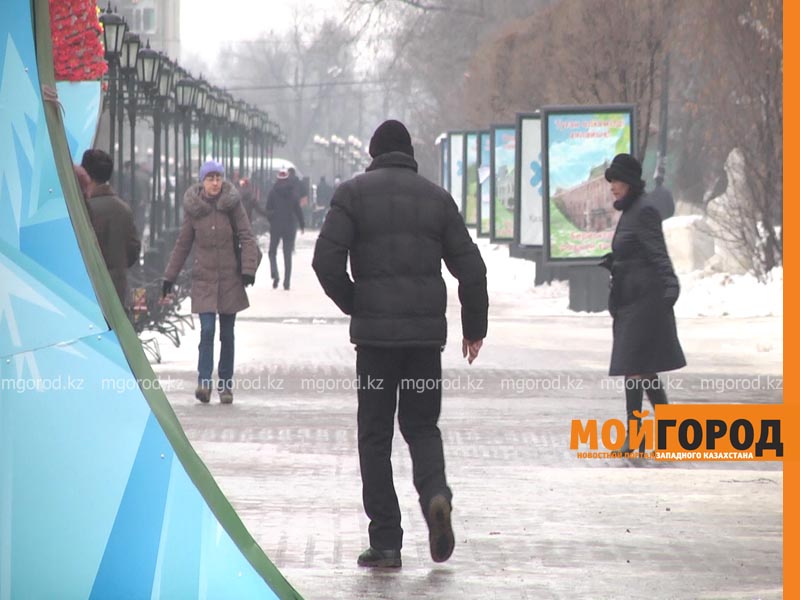 Из-за сильной гололедицы в школах Актобе отменили занятия