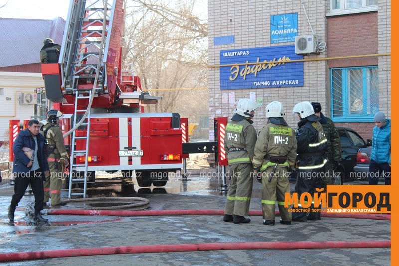 В Уральске из загоревшегося общежития эвакуировали 20 человек