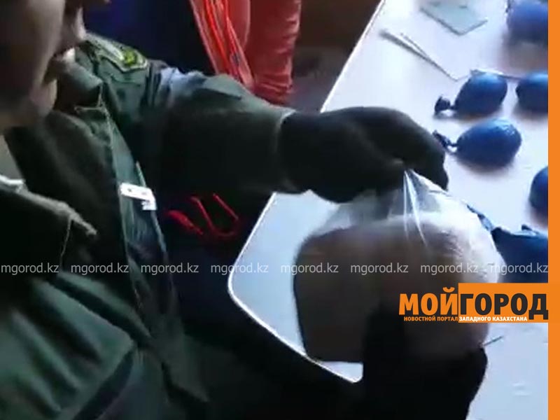 В Уральске полицейские задержали подростков с марихуаной