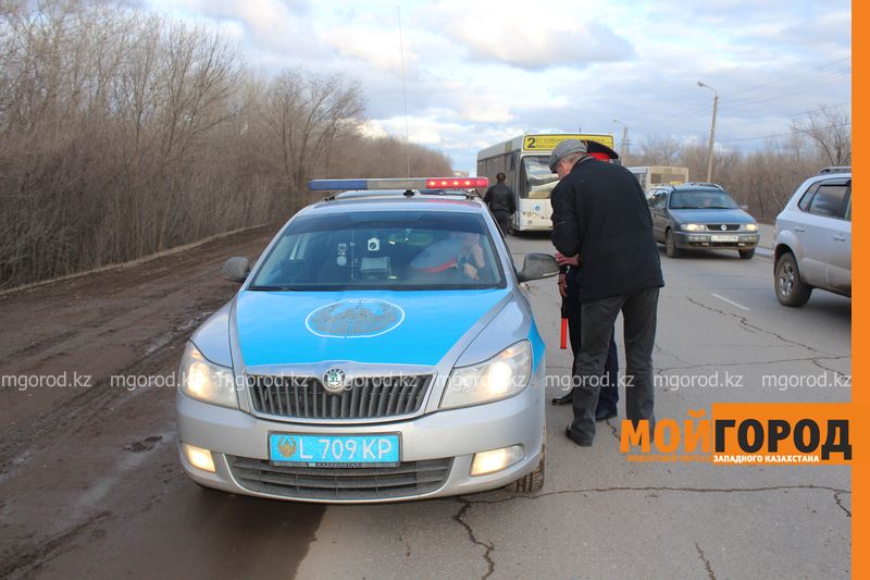 Сотрудники УБН проводили задержание прямо на улице Уральска
