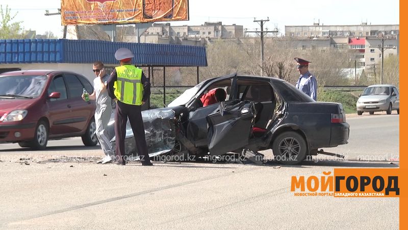 В Уральске пассажирский автобус попал в аварию - пострадали три человека