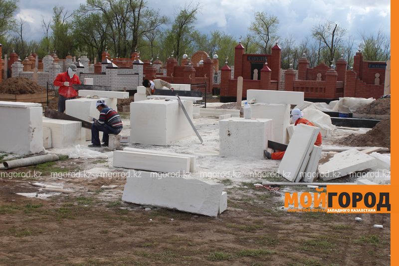 Надгробия из белого камня стали модными в ЗКО