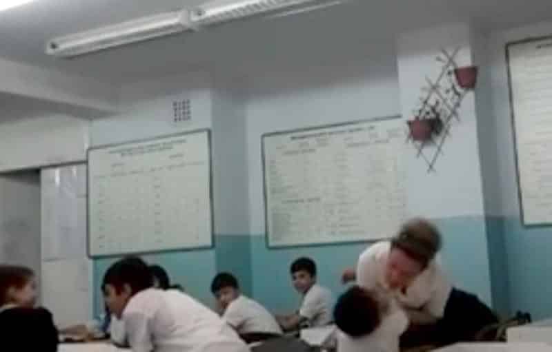Видео жестокого обращения учительницы с учеником набирает популярность в интернете (видео)