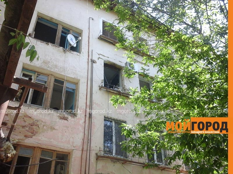 В многоэтажном доме в Атырау взорвалась квартира