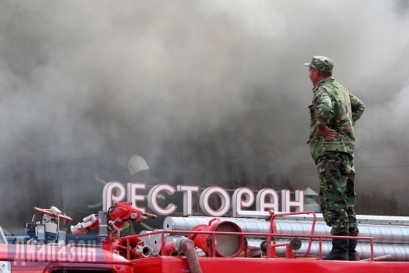 В Актобе дотла сгорел ресторан «Ланцелот» (фото, видео)