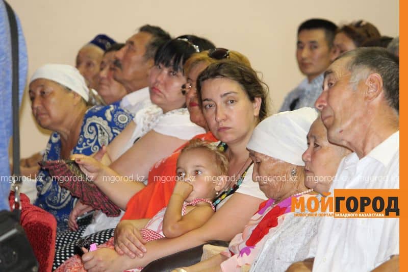 Жители Березовки требуют вылечить детей и выдать компенсацию (фото, видео)