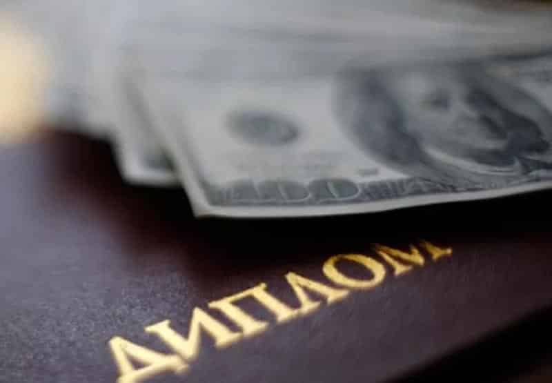 Жительница Атырауской области работала в колледже по поддельному диплому