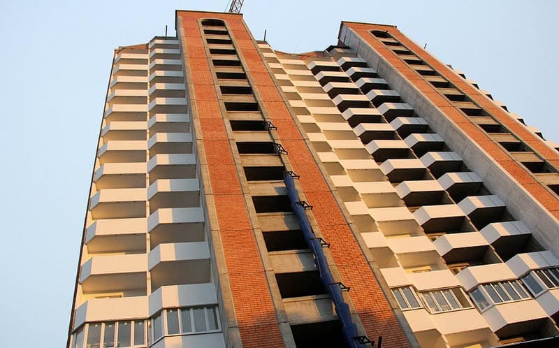 Жители полуразрушенного дома в Атырау получили новые квартиры