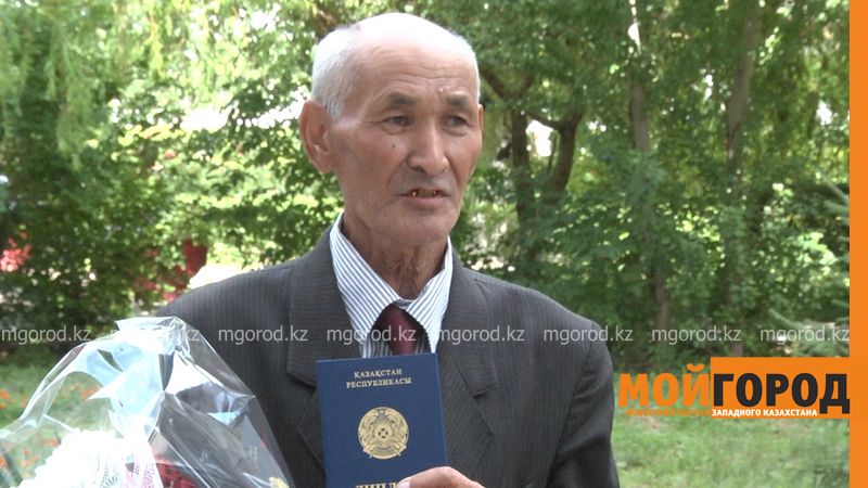 69-летнему выпускнику уральского университета вручили диплом