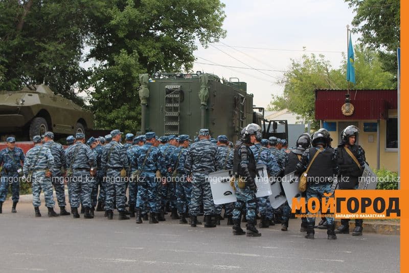 Учения в центре города напугали жителей Уральска