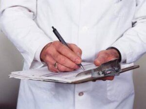 Мужчине с параноидной шизофренией выдали водительское удостоверение в Уральске