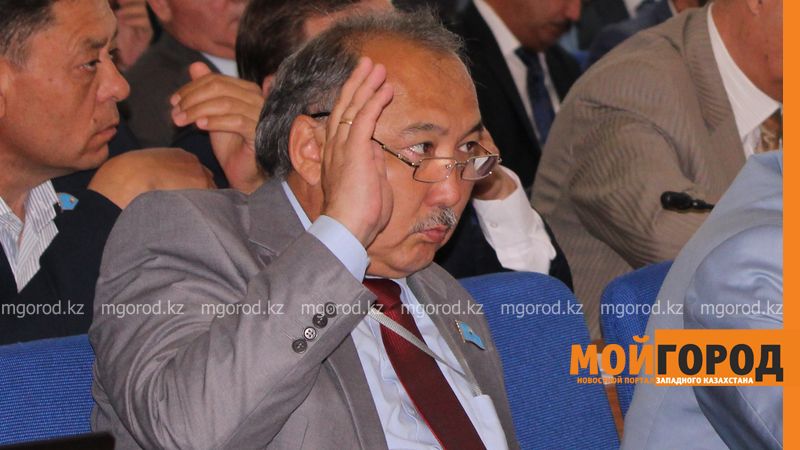 Депутат маслихата ЗКО: «Люди бросали окурки и хотели поджечь авто»