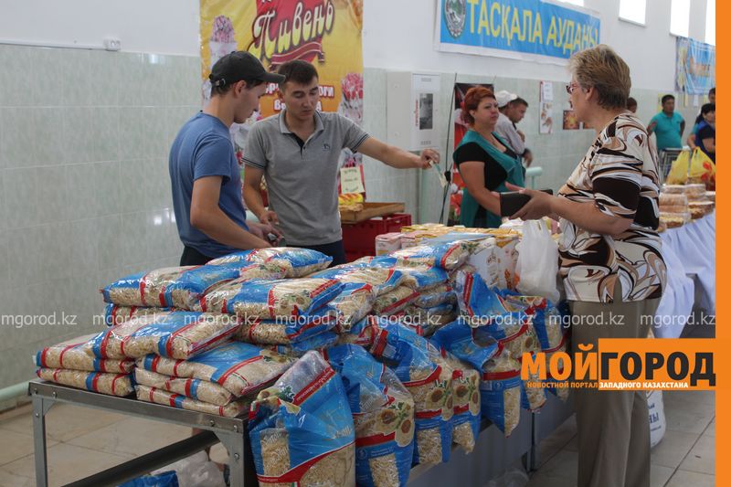 Перекупщикам не позволили скупить мясо на ярмарке в Уральске