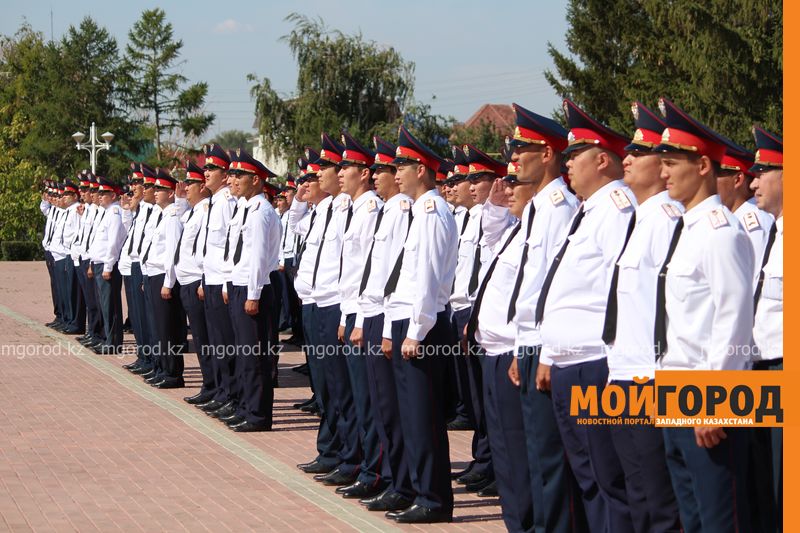 Лучших полицейских наградили грамотами в Уральске