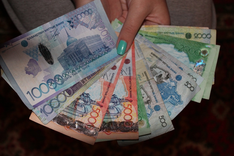 В РК планируют субсидировать зарплаты высококвалифицированным работникам
