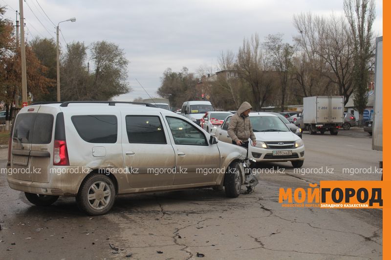 Из-за ДТП на проспекте Абулхаир хана в Уральске образовалась большая пробка