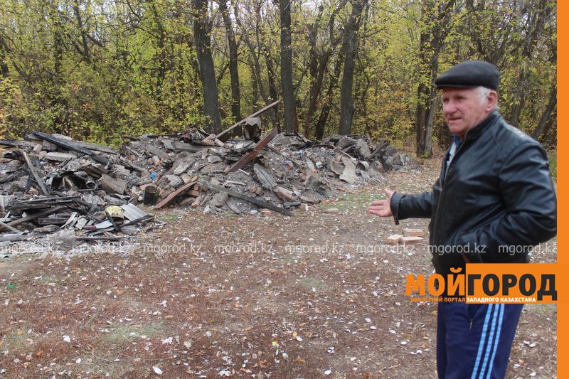 Одну из главных достопримечательностей Уральска завалили мусором