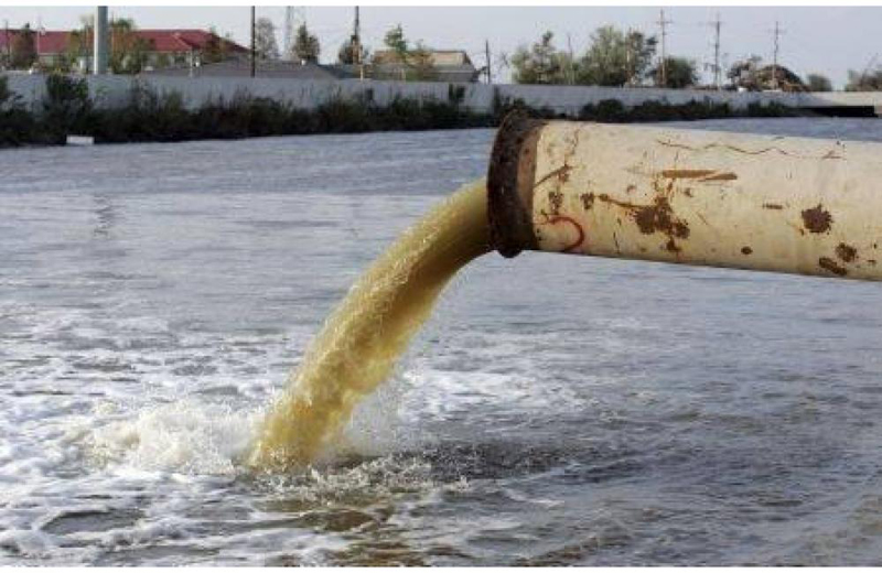 Нефтяные компании сливали отходы в реку в Актюбинской области