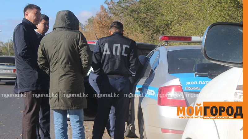 Полицейских ДПС задержали коллеги из антикоррупционной службы в Уральске