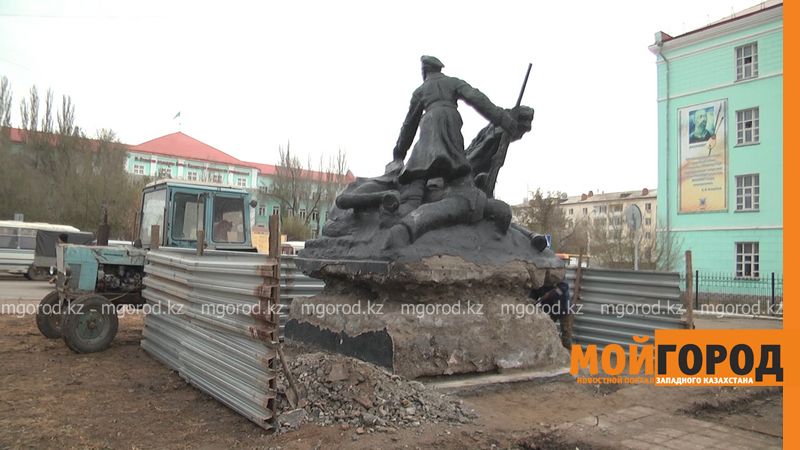 В Уральске начались работы по переносу памятника Мише Гаврилову