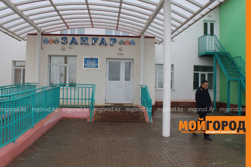 В Уральске директора и воспитателя детсада, из окна которого выпал ребенок, отстранили от работы