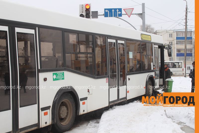 Студенты Уральска просят вернуть проездные
