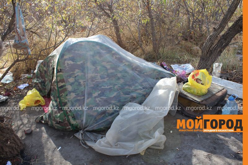 В Уральске оштрафовали мать, проживавшую с ребенком в палатке