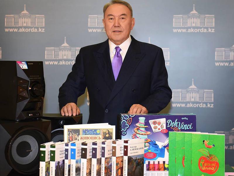 Девочка из ЗКО получила подарок от президента