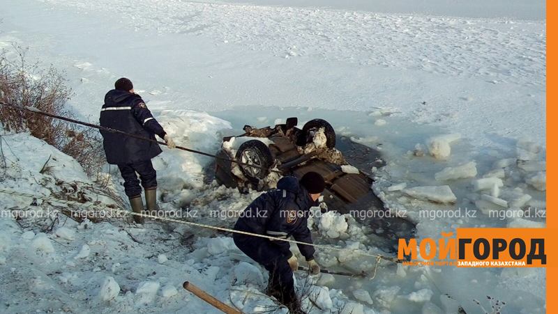 Тело мужчины обнаружили в утонувшей машине в ЗКО