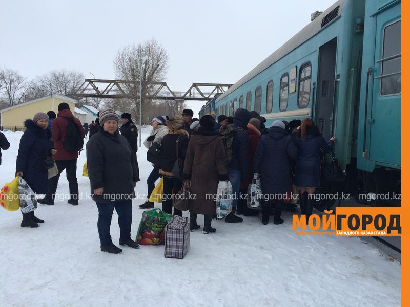 Пассажиры в поезде сообщением Уральск-Алматы замерзают в неотапливаемом вагоне