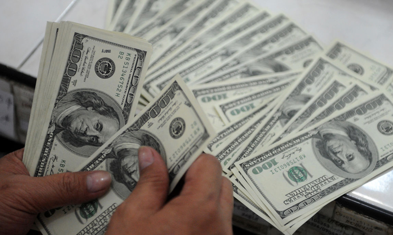 В 2016 году курс доллара США вырастет ко всем основным конкурентам