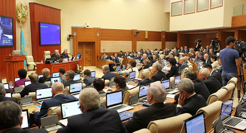 Депутаты просят президента досрочно распустить мажилис