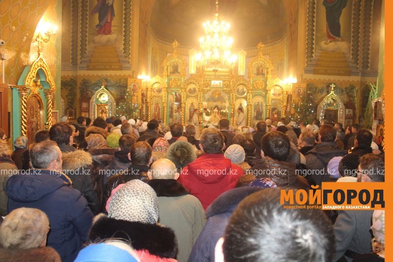 Православные христиане Уральска отмечают Рождество