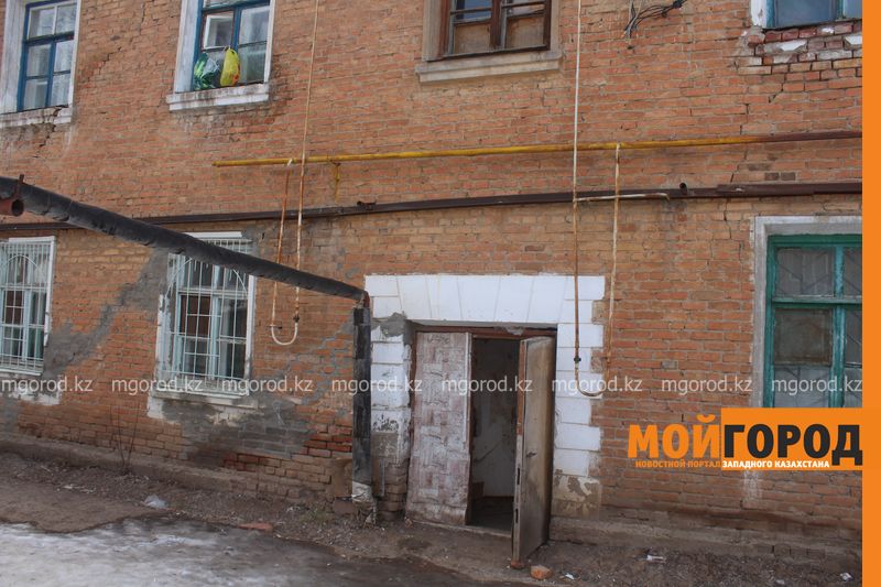 В Уральске более тысячи человек проживают в аварийных домах