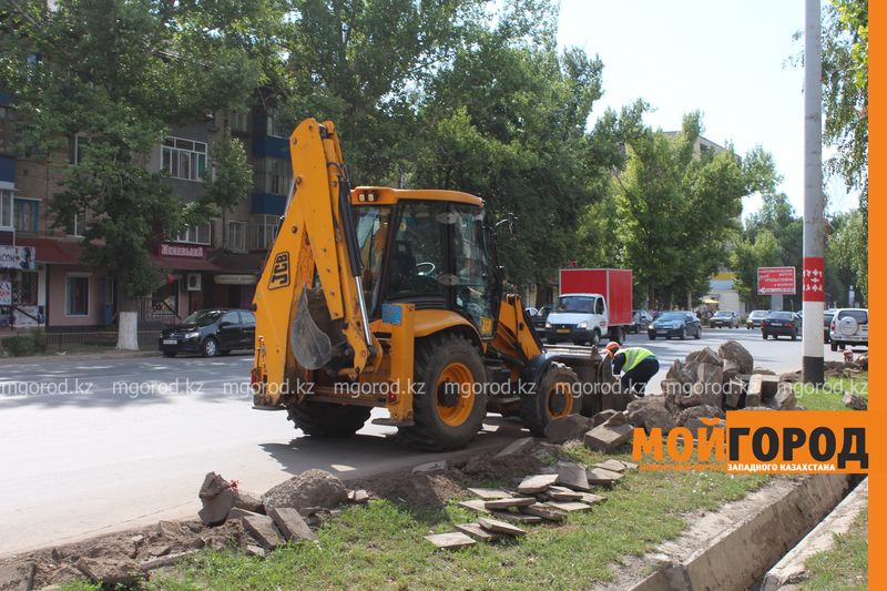 В Уральске необходимо отремонтировать 300 км тротуаров