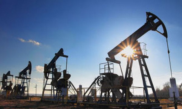 Более 15 стран согласились заморозить добычу нефти